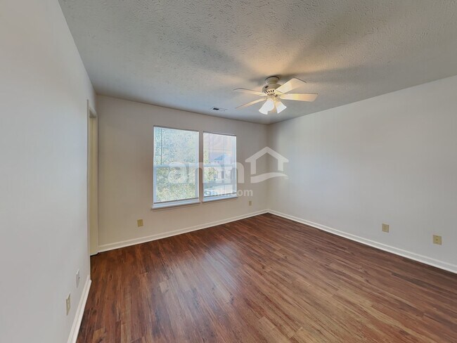 Building Photo - 529 Austrian Way