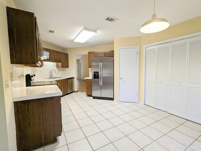 Building Photo - 512 Quail Nest Ln