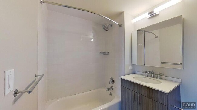 Building Photo - 2 bedroom in JAMAICA HILLS NY 11432