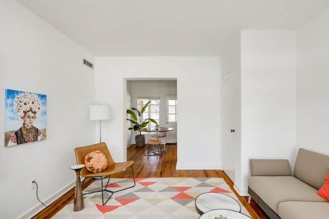 Building Photo - J07