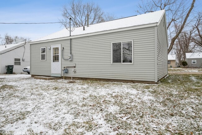 Building Photo - 3740 Kencrest Dr NE