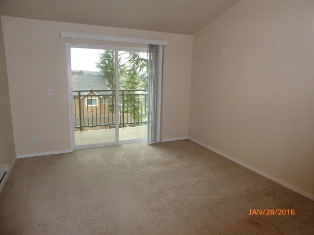 Building Photo - 3 Bed 2 Bath Condo in Factoria