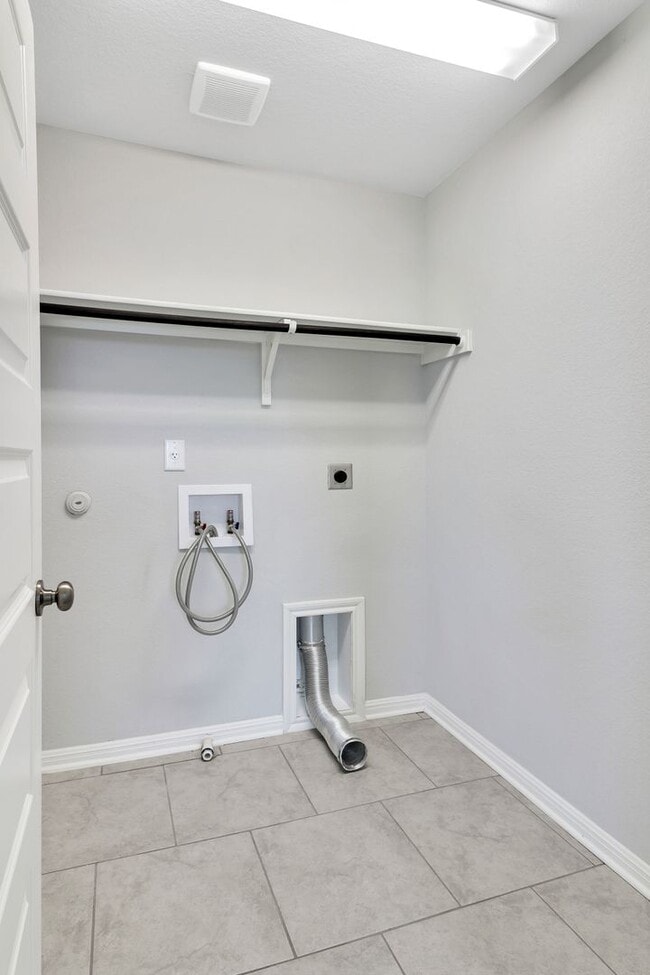 Building Photo - 227 Kellys Heroes Wy