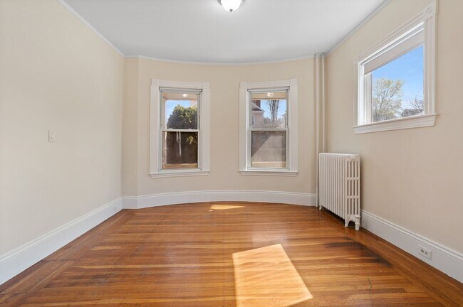 Building Photo - 327 Ashmont St