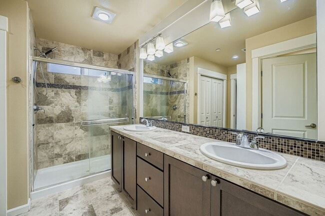 Building Photo - Stunning 3BD / 3BA Redmond Home. Spacious, Updated & Designed for Comfort!