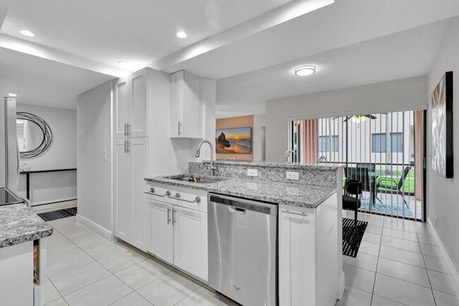Building Photo - 12641 Westhampton Cir