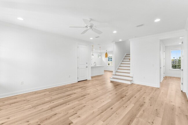 Building Photo - 117 Roundwood Dr