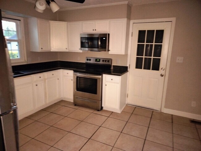 Building Photo - Modern Classic