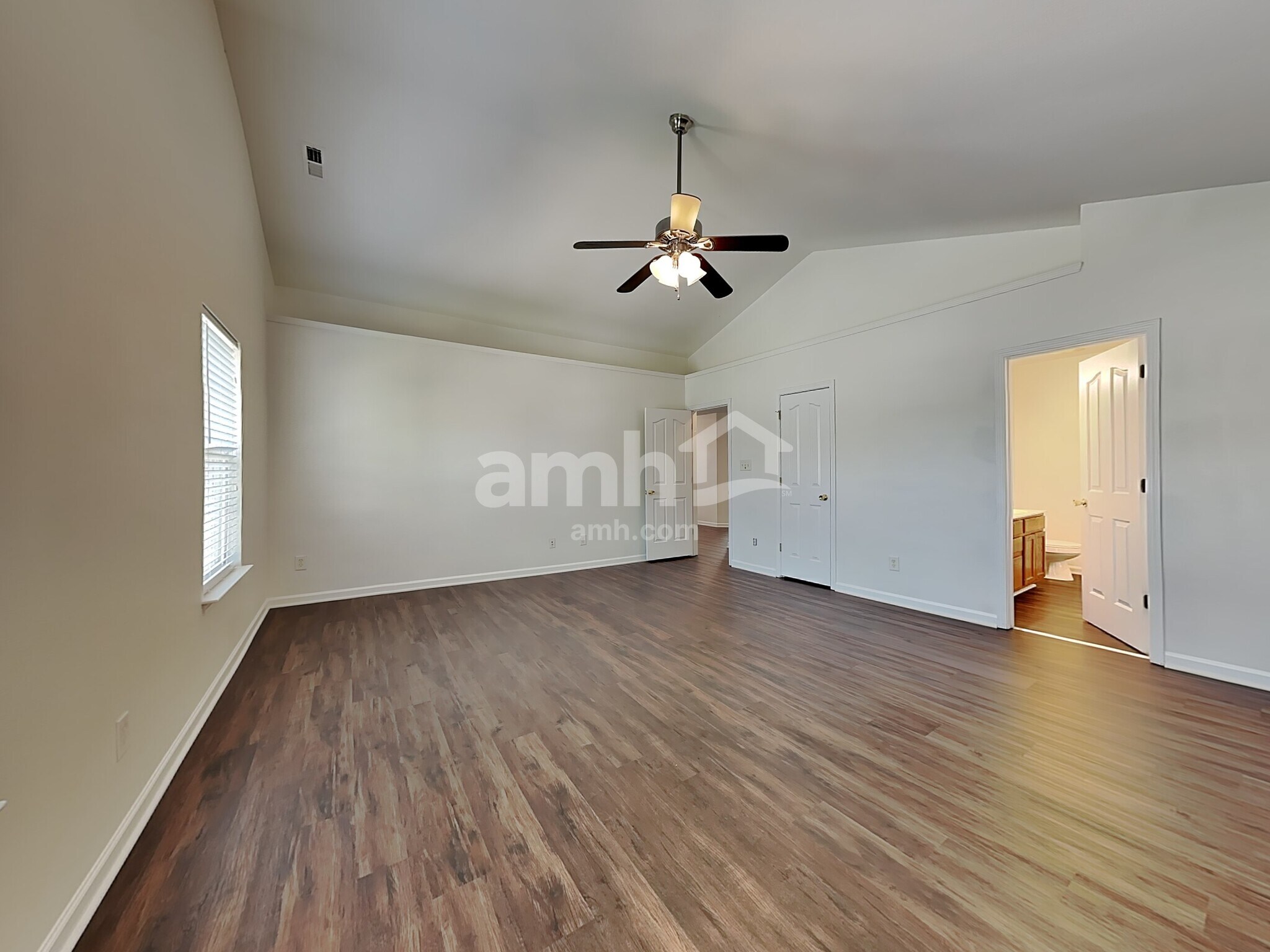 Building Photo - 2526 Ingleside Dr