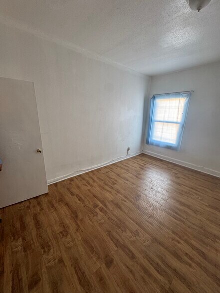 Building Photo - 256 W Florence Ave