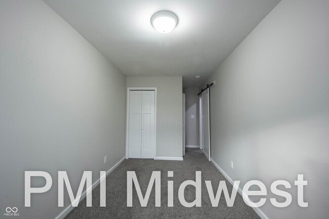 Building Photo - 925 N Sheffield Ave