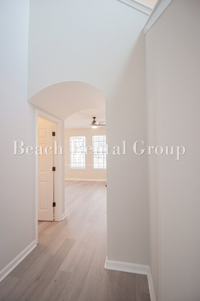 Building Photo - 4 Bedroom in Loris with Screened Patio