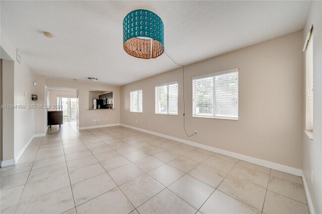 Building Photo - 6235 SW 47th Manor