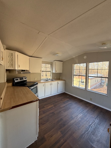 Building Photo - 0 Pyramid Park