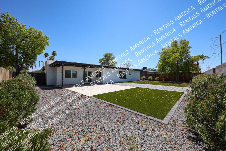 Building Photo - 2902 W Straford Dr