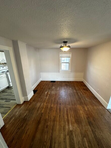 Building Photo - 305 S Western Ave