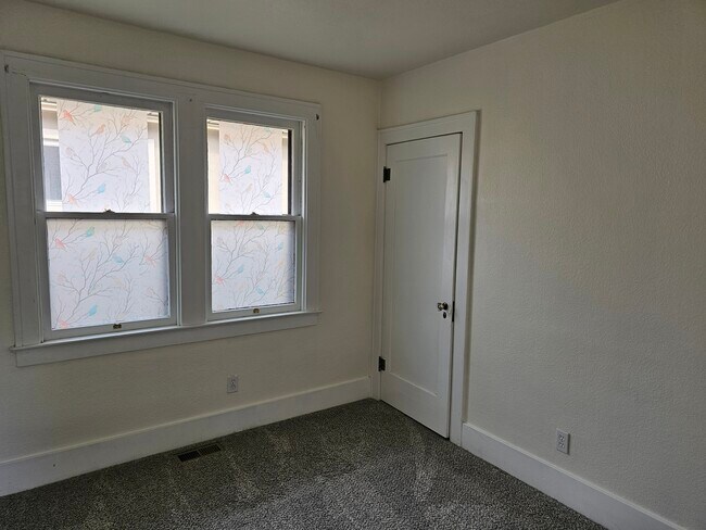 Building Photo - 626 Prospect Lake Dr