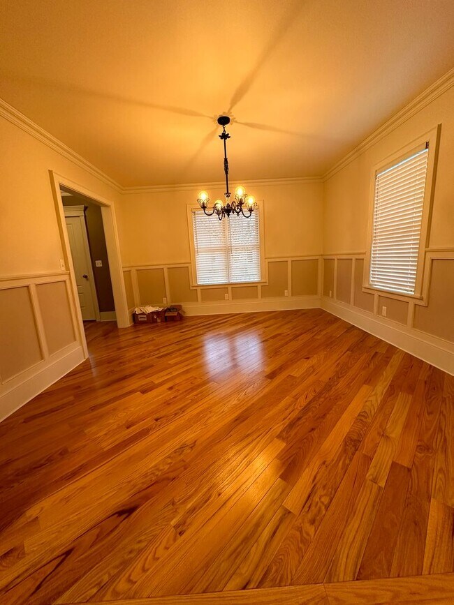 Building Photo - LARGE THREE BEDROOM HOME - AVAILABLE JUNE 1st, 2026