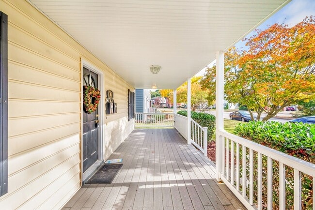 Building Photo - MOVE-IN READY! Quiet Neighborhood near Sho...