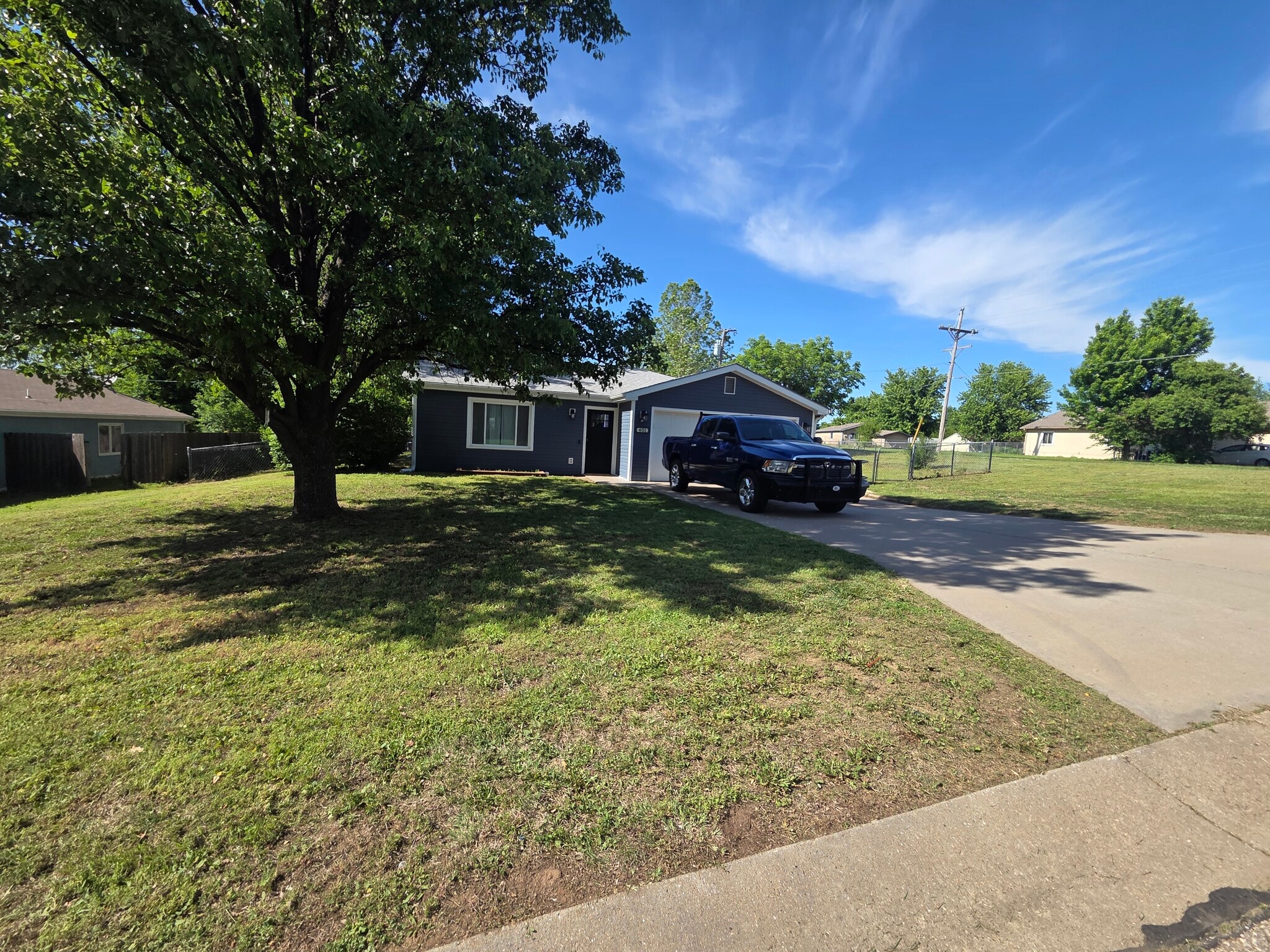 Building Photo - 401 Stallion Cir
