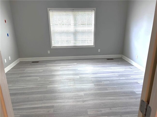 Building Photo - 4901 Planters Walk