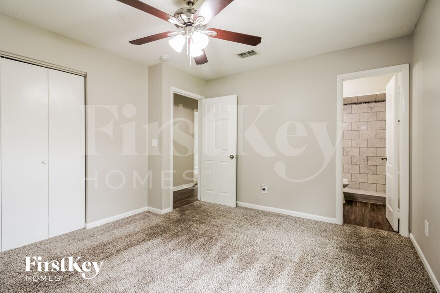 Building Photo - 7742 Club Duclay Dr