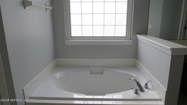 Building Photo - 3726 Bedford Dr