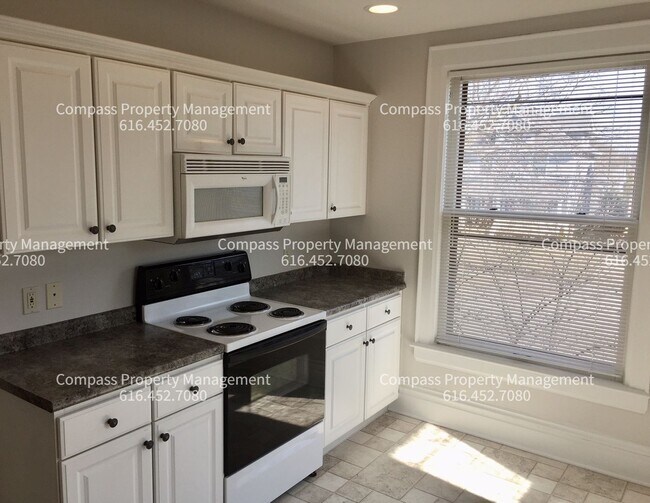 Building Photo - 543 Union Ave SE