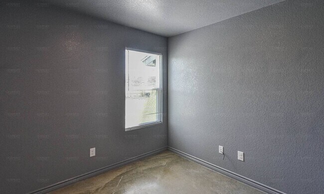 Building Photo - 2816 Leroy Cir