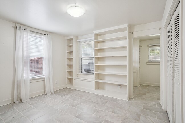 Building Photo - 312 Elmeer Ave