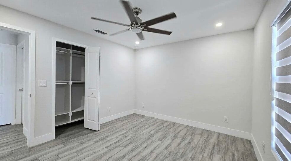 Building Photo - 4020 NW 41st Pl