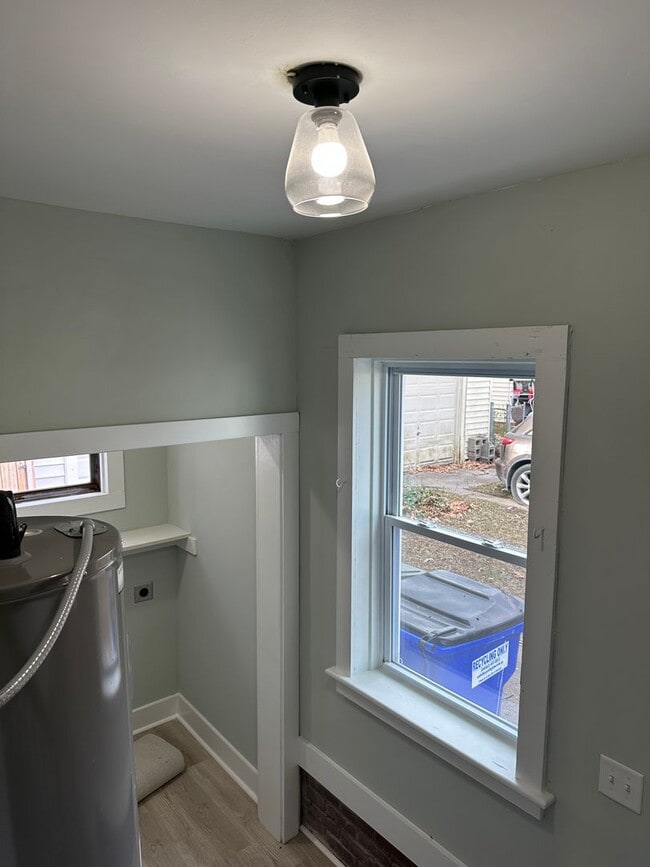 Building Photo - Beautifully Remodeled 4-bedroom Cape Cod -...