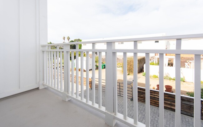 Building Photo - Want to live in the Carlsbad Village!