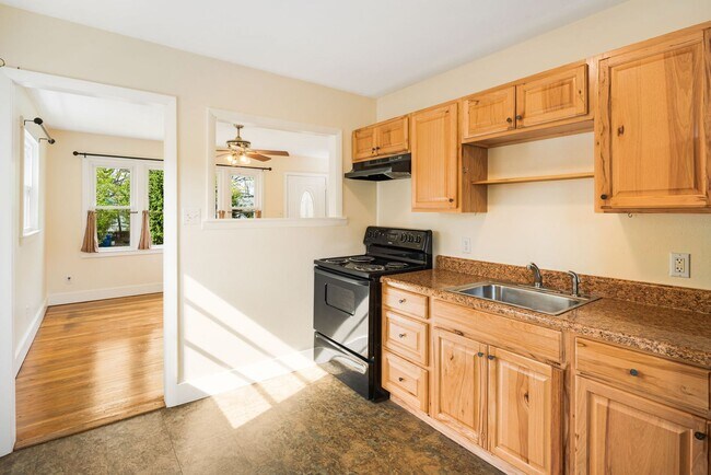 Building Photo - Sunny 2-Bedroom Home in Roosevelt Park | Fenced Yard + Basement