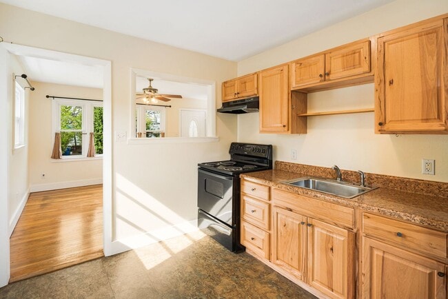Building Photo - Sunny 2-Bedroom Home with Fenced-In Yard a...