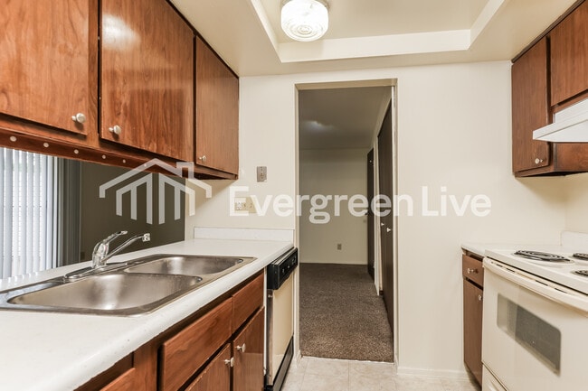 Building Photo - 5676 Troy Villa Blvd