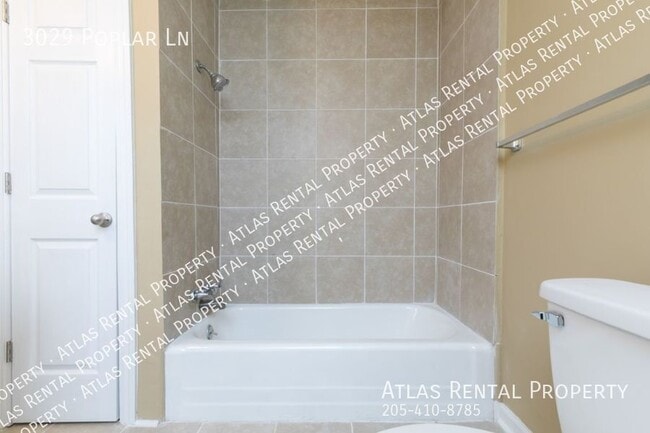 Building Photo - 3029 Poplar Ln