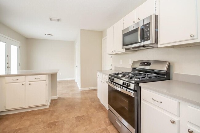 Building Photo - 1711 Oak Ridge Dr