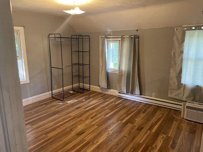 Building Photo - Rost Duplex