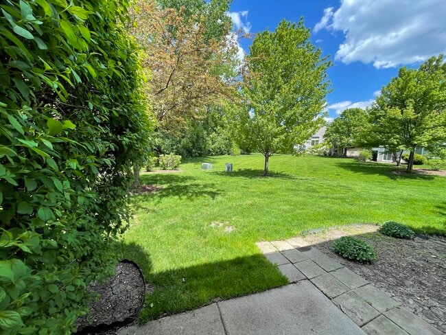 Building Photo - 883 Brompton Ct