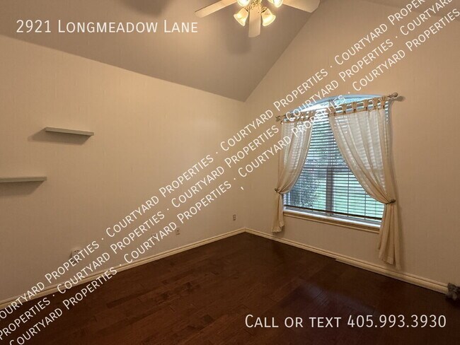 Building Photo - 2921 Longmeadow Ln