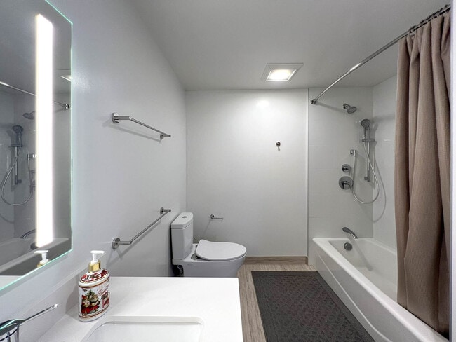 Building Photo - 1500 Rycroft St