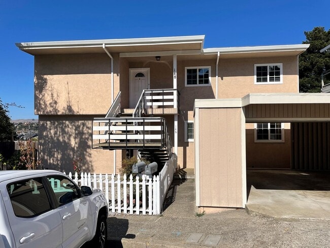 Primary Photo - Beautiful 3 bedroom, 2 bathroom home in du...
