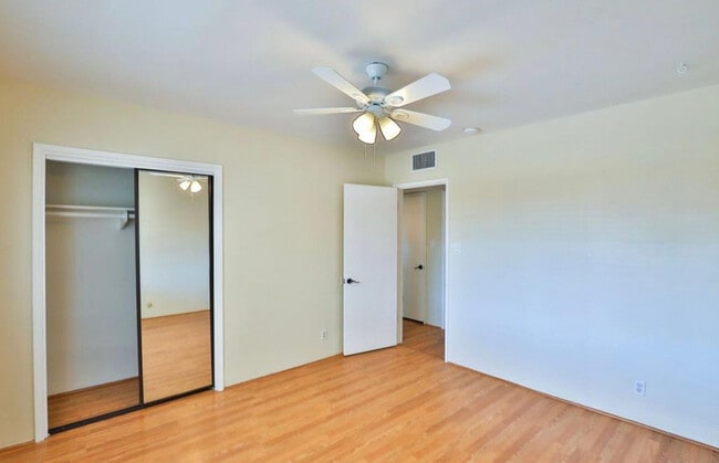 Building Photo - 2421 W Anderson Ave
