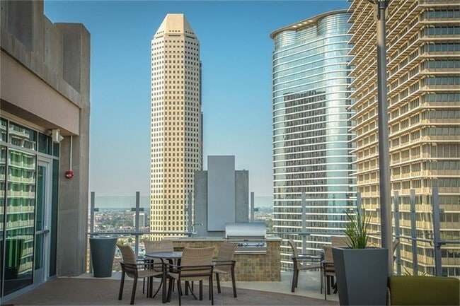 Building Photo - 1625 W Main St