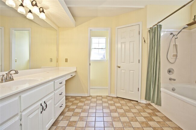 Building Photo - 304 Old Forge Dr