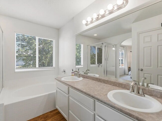 Building Photo - 991 Oldham Dr