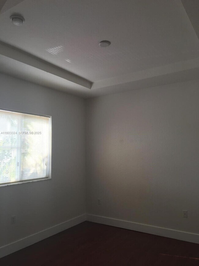 Building Photo - 10803 NW 83rd St