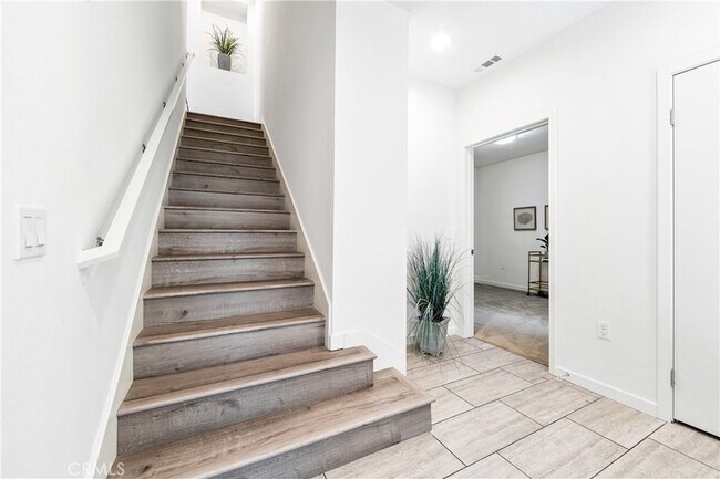 Building Photo - 630 Colorado Cir