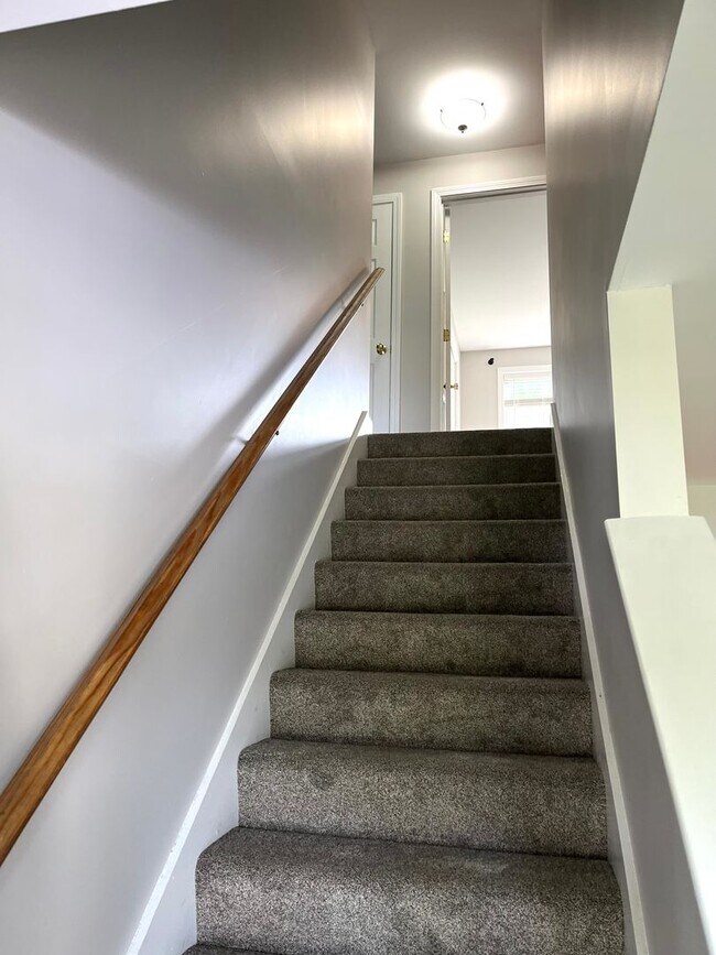 Building Photo - Rare Find Single Family Home in South Port...